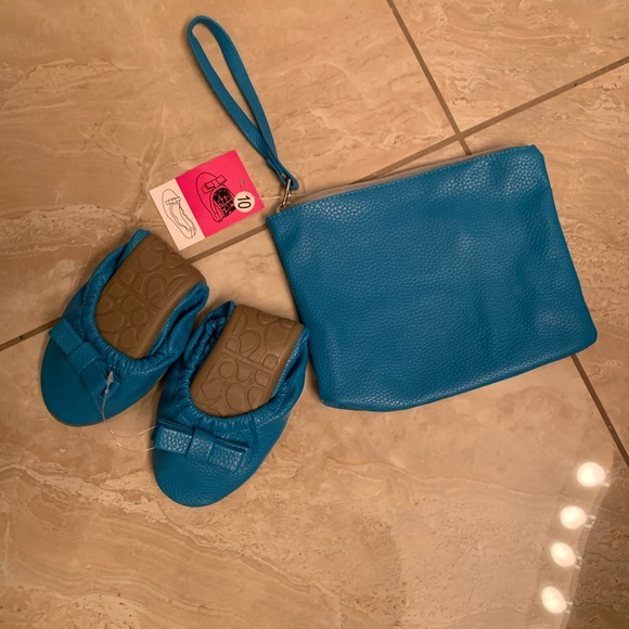 New Fold Up Emergency Shoes - Picture 2 of 3